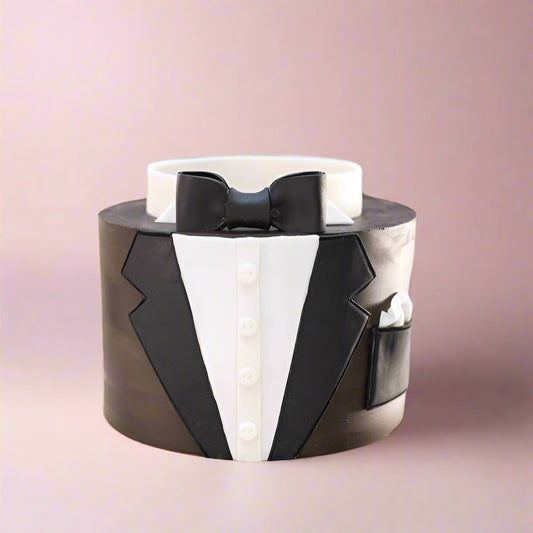 “The Gentleman’s Cake” featuring classic black and white style